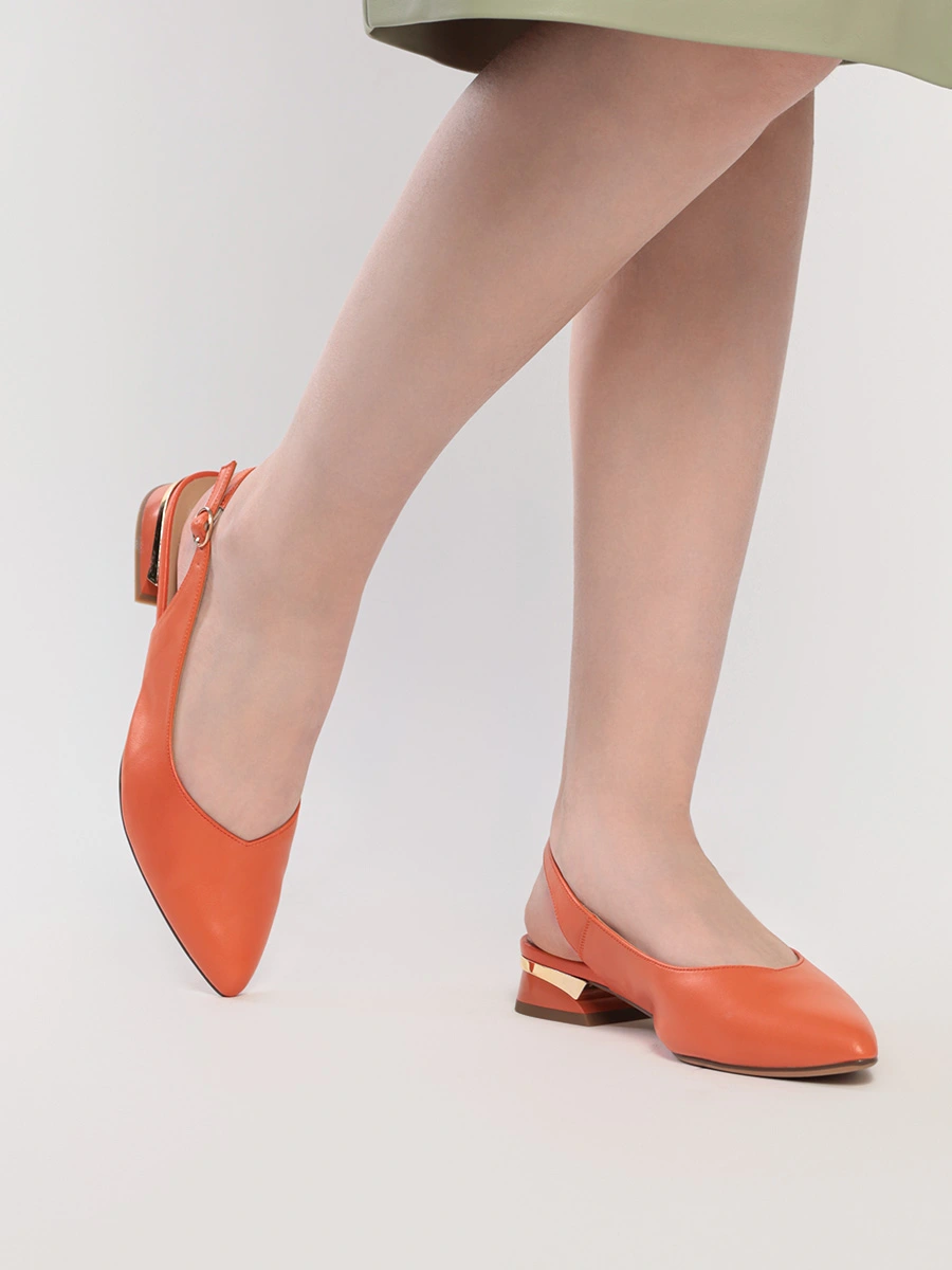 Туфли-слингбэки оранжевого цвета на низком каблуке